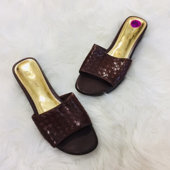 naturalizer slip on sandals